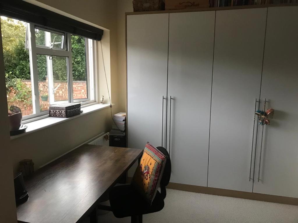 Staines-upon-Thames Serene Spacious Room מראה חיצוני תמונה