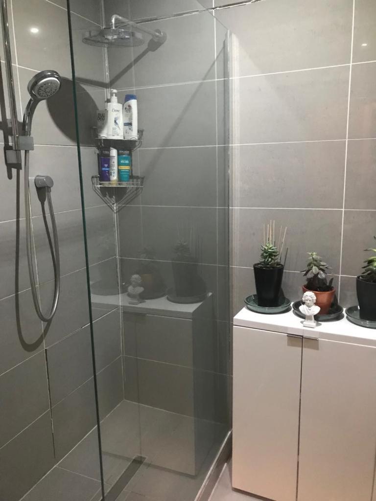 Staines-upon-Thames Serene Spacious Room מראה חיצוני תמונה