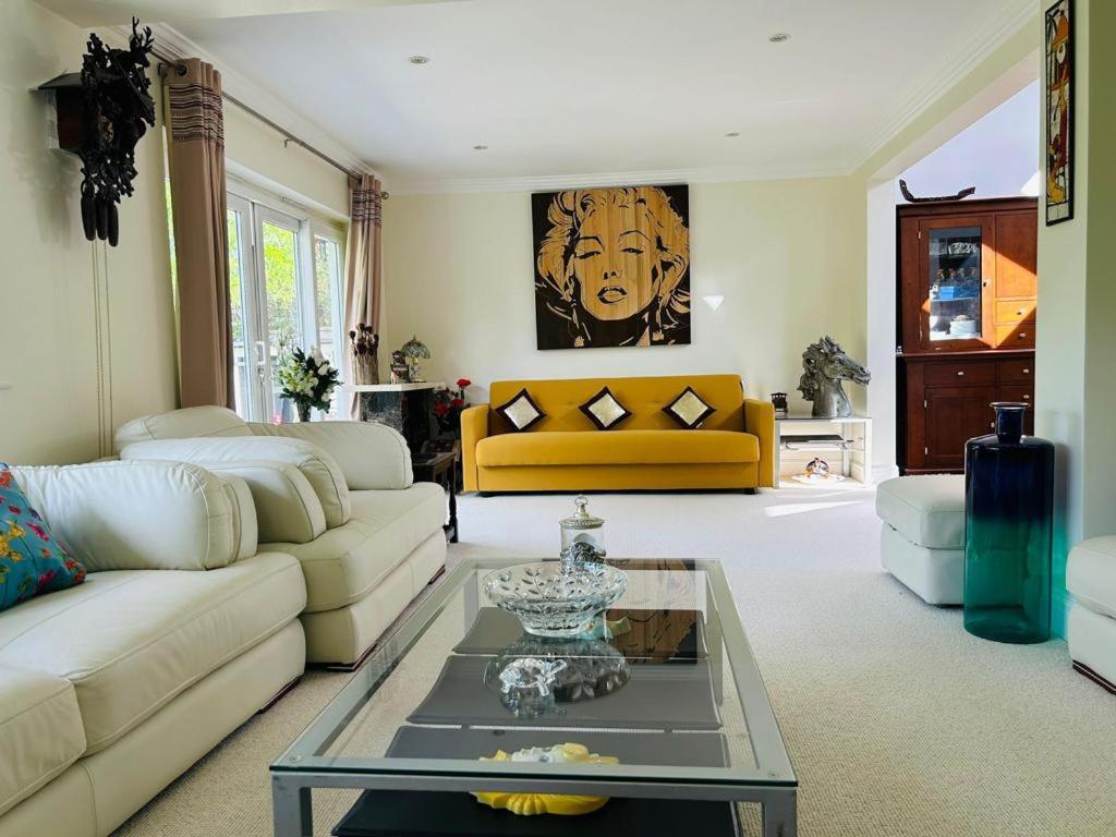 Staines-upon-Thames Serene Spacious Room מראה חיצוני תמונה