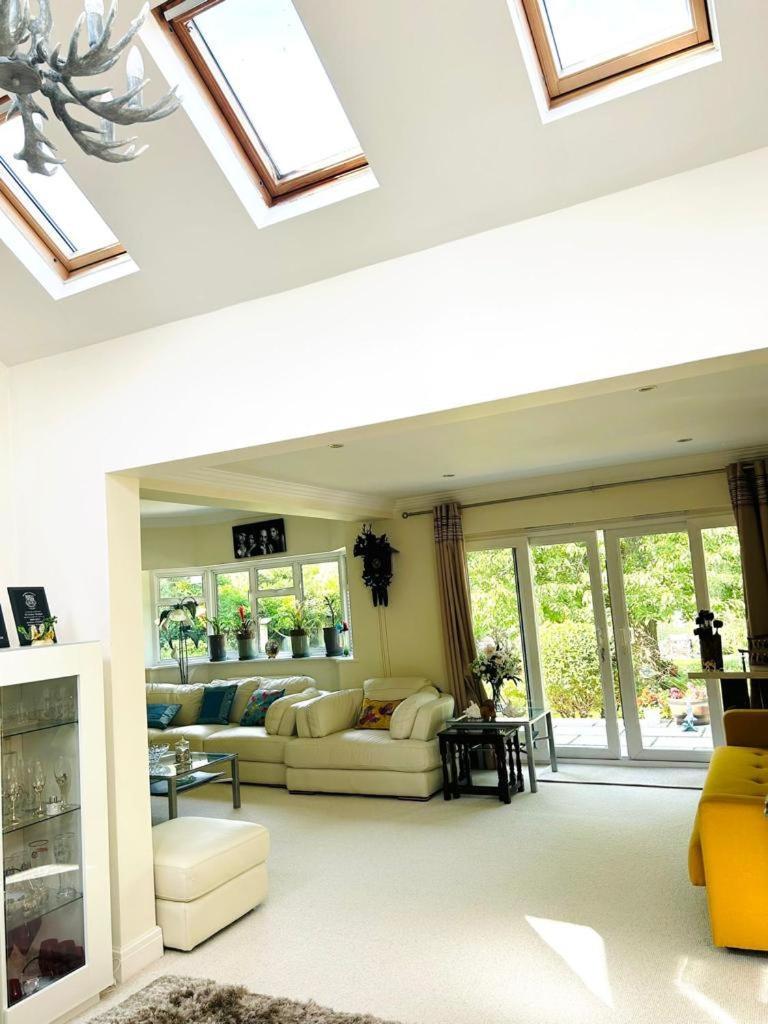 Staines-upon-Thames Serene Spacious Room מראה חיצוני תמונה